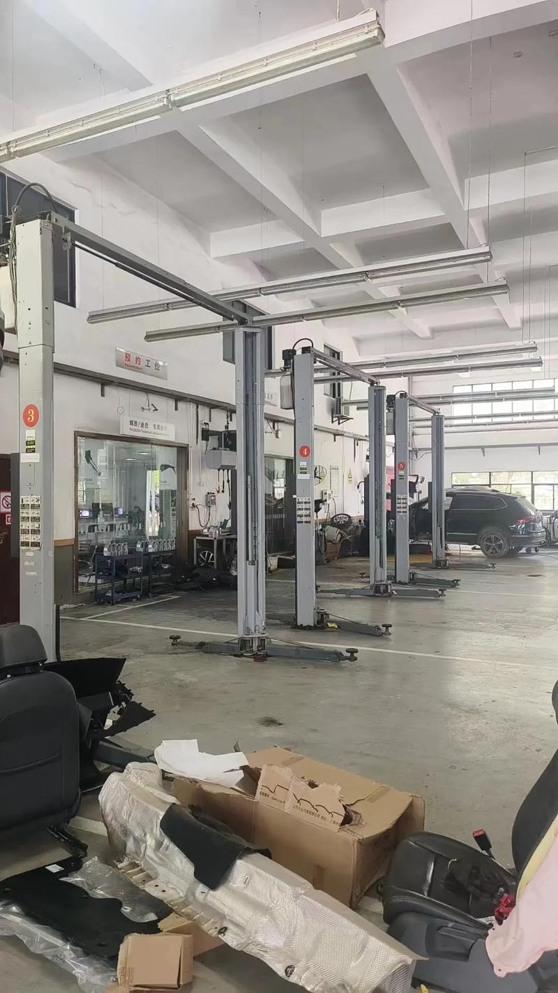 靓货驾到 美国进口路特利龙门举升机，焕新您的维修车间